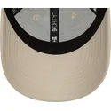 bezowa-regulowana-czapka-z-zakrzywionym-daszkiem-dla-kobiet-9forty-floral-new-york-yankees-mlb-od-new-era