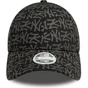 czarna-regulowana-czapka-z-daszkiem-dla-kobiet-9forty-monogram-new-york-yankees-mlb-new-era