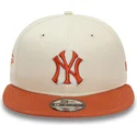 czapki-plana-bezowy-snapback-marron-9fifty-patch-new-york-yankees-mlb-new-era