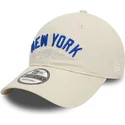 bezowa-regulowana-czapka-z-zakrzywionym-daszkiem-9twenty-wordmark-new-york-yankees-mlb-new-era