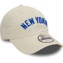 bezowa-regulowana-czapka-z-zakrzywionym-daszkiem-9twenty-wordmark-new-york-yankees-mlb-new-era