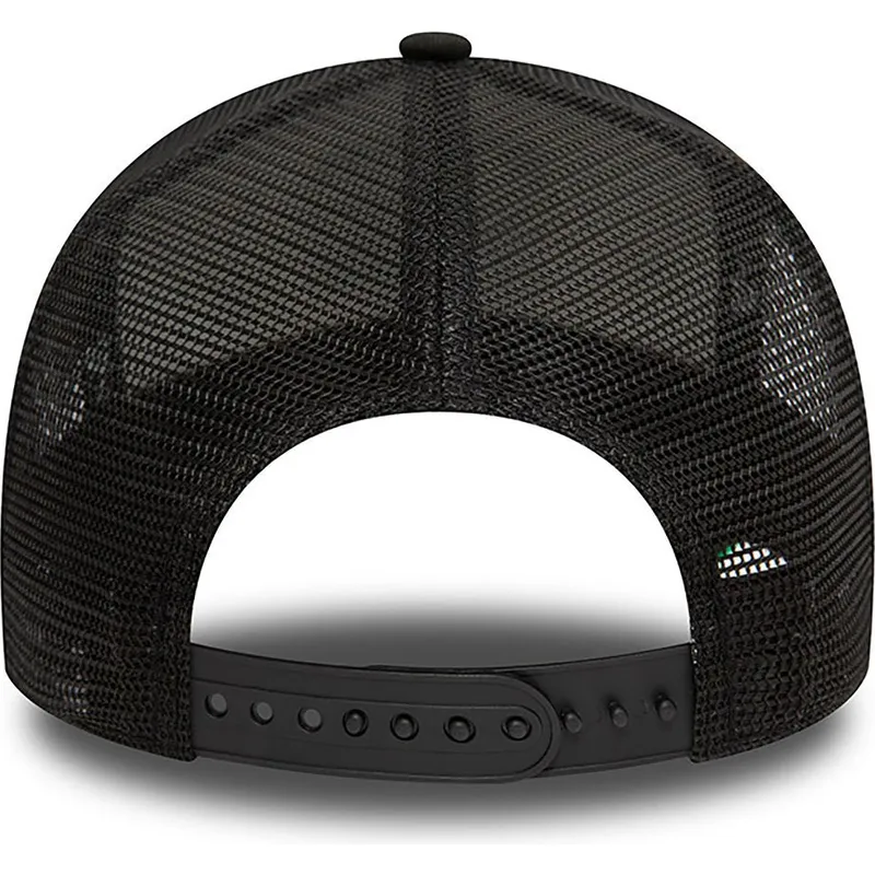 biala-czarna-i-zielona-czapka-truckerka-a-frame-character-z-rickiem-i-mortym-od-new-era