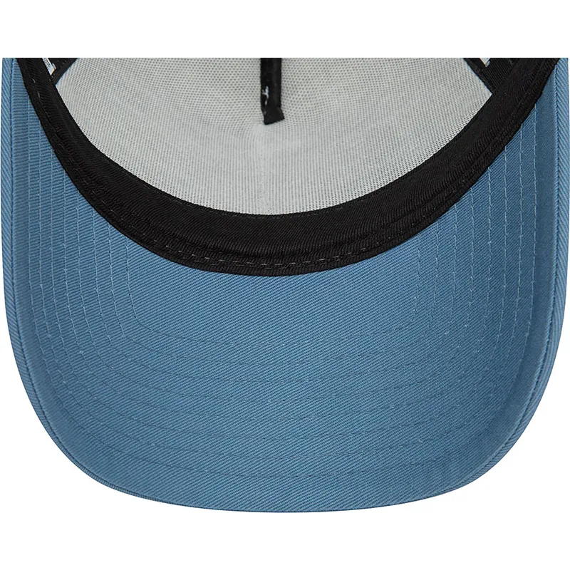 czapka-trucker-biala-i-niebieska-a-frame-character-rick-i-morty-new-era