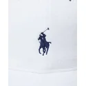biala-regulowana-czapka-z-zakrzywionym-daszkiem-z-niebieskim-logo-cotton-terry-classic-sport-od-polo-ralph-lauren