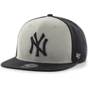 czarna-i-biala-plaska-czapka-snapback-new-york-yankees-mlb-sure-shot-od-47-brand