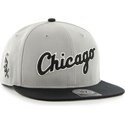 plaska-czapka-szara-snapback-z-logo-litery-chicago-white-sox-mlb-47-brand