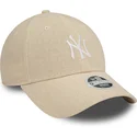 bezowa-czapka-z-zakrzywionym-daszkiem-regulowana-dla-kobiet-9forty-linen-new-york-yankees-mlb-od-new-era