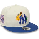 biala-i-niebieska-czapka-z-plaskim-daszkiem-snapback-9fifty-floral-new-york-yankees-mlb-od-new-era