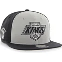 szara-i-czarna-czapka-z-daszkiem-typu-snapback-los-angeles-kings-nhl-sure-shot-marki-47-brand