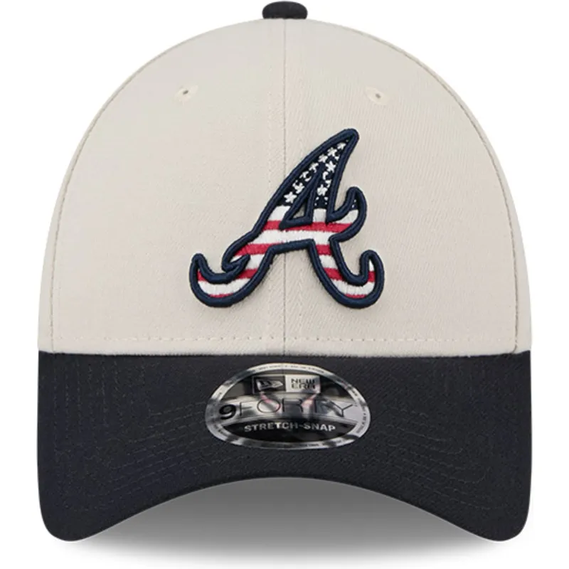 bezowo-granatowa-zakrzywiona-czapka-snapback-9forty-stretch-snap-4th-of-july-atlanta-braves-mlb-new-era