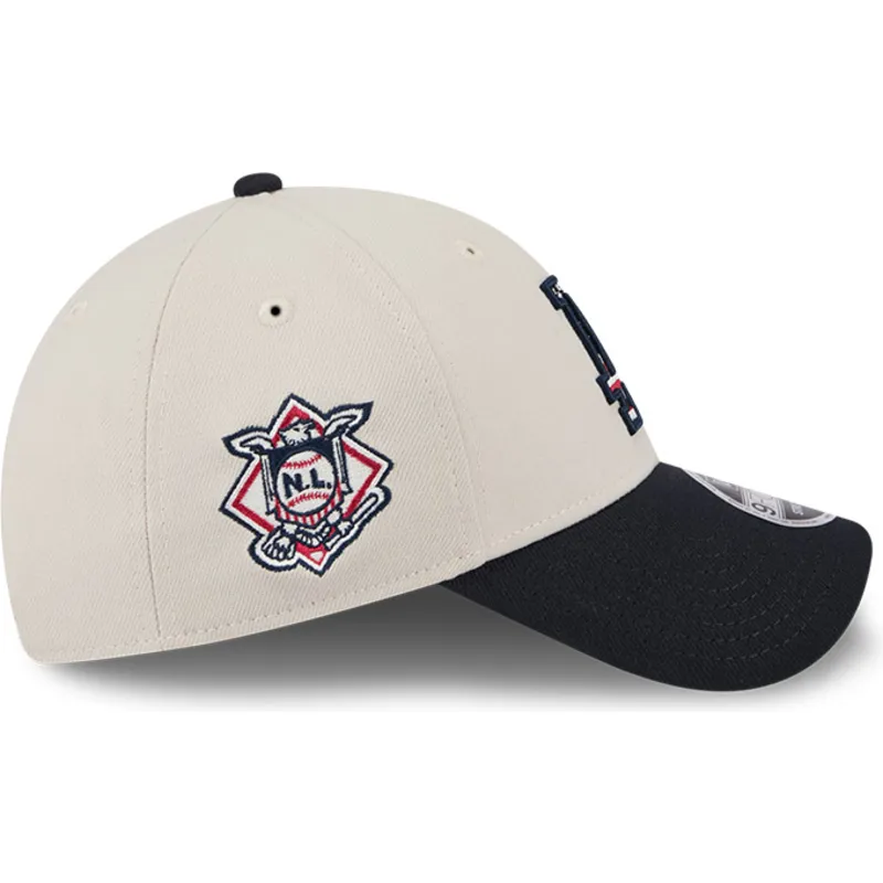 bezowo-granatowa-zakrzywiona-czapka-snapback-9forty-stretch-snap-4th-of-july-los-angeles-dodgers-mlb-new-era