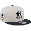 czapka-z-plaskim-daszkiem-bezowo-granatowa-snapback-9fifty-4th-of-july-new-york-yankees-mlb-new-era