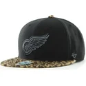 czarna-czapka-z-daszkiem-i-wzorem-lamparta-snapback-detroit-red-wings-nhl-od-47-brand