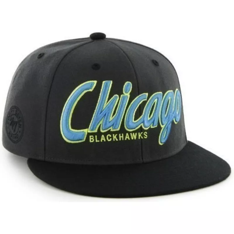 plaska-czapka-czarna-snapback-z-logo-litery-chicago-blackhawks-nhl-47-brand
