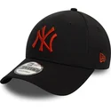 czarna-regulowana-czapka-z-zakrzywionym-daszkiem-z-czerwonym-logo-9forty-league-essential-new-york-yankees-mlb-od-new-era