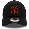 czarna-regulowana-czapka-z-zakrzywionym-daszkiem-z-czerwonym-logo-9forty-league-essential-new-york-yankees-mlb-new-era