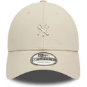 bezowa-regulowana-czapka-z-zakrzywionym-daszkiem-9forty-metallic-pin-new-york-yankees-mlb-od-new-era