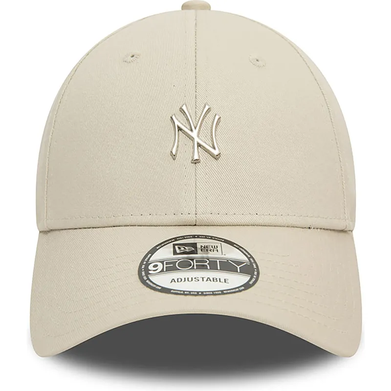 bezowa-regulowana-czapka-z-zakrzywionym-daszkiem-9forty-metallic-pin-new-york-yankees-mlb-new-era