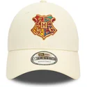 bezowa-regulowana-czapka-z-zakrzywionym-daszkiem-9forty-hogwarts-harry-potter-od-new-era