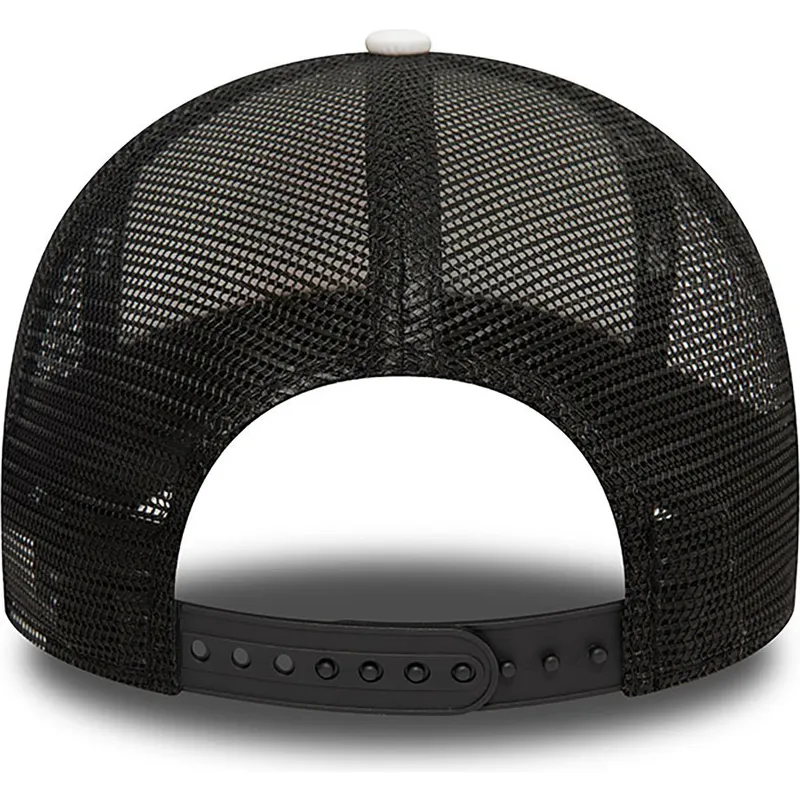 czapki-curva-czarny-snapback-bugs-bunny-and-his-friends-a-frame-looney-tunes-new-era