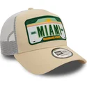 czapka-trucker-bezowo-biala-a-frame-license-plate-miami-miasta-i-plaze-od-new-era