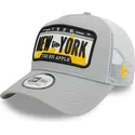 szara-czapka-truckerka-a-frame-license-plate-new-york-cities-and-beaches-od-new-era