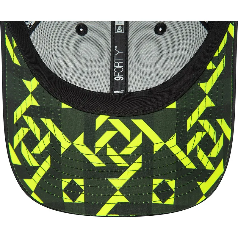 czarna-zakrzywiona-regulowana-czapka-z-czarnym-logo-9forty-geo-undervisor-print-valentino-rossi-vr46-motogp-od-new-era