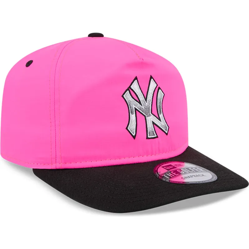 czapka-z-zakrzywionym-daszkiem-rozowo-czarna-snapback-golfer-z-logo-chrome-new-york-yankees-mlb-od-new-era
