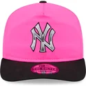 czapka-z-zakrzywionym-daszkiem-rozowo-czarna-snapback-golfer-z-logo-chrome-new-york-yankees-mlb-od-new-era