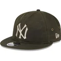 zielona-plaska-czapka-z-regulacja-9fifty-waxed-canvas-new-york-yankees-mlb-new-era