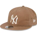 brazowa-regulowana-czapka-z-plaskim-daszkiem-9fifty-waxed-canvas-new-york-yankees-mlb-new-era