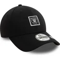 czarna-zakrzywiona-czapka-regulowana-9forty-z-metaliczna-naszywka-las-vegas-raiders-nfl-od-new-era