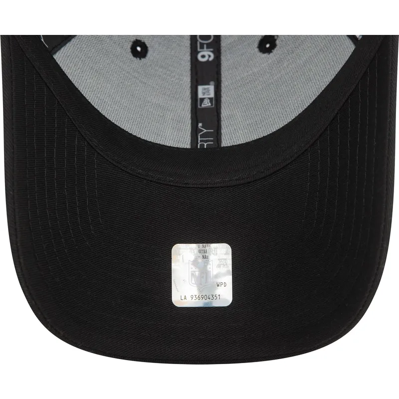 czarna-zakrzywiona-czapka-regulowana-9forty-z-metaliczna-naszywka-las-vegas-raiders-nfl-od-new-era