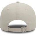 bezowa-regulowana-czapka-z-zakrzywionym-daszkiem-z-fioletowym-logo-9forty-repreve-mini-logo-new-york-yankees-mlb-new-era