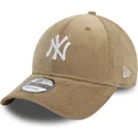 bezowa-czapka-z-zakrzywionym-daszkiem-regulowana-9forty-cord-new-york-yankees-mlb-od-new-era