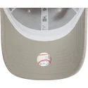 damska-szara-regulowana-czapka-z-daszkiem-9forty-glitter-new-york-yankees-mlb-od-new-era