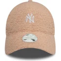 rozowa-zakrzywiona-czapka-regulowana-dla-kobiet-9forty-borg-new-york-yankees-mlb-od-new-era