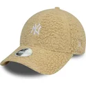 bezowa-regulowana-czapka-z-zakrzywionym-daszkiem-dla-kobiet-9forty-borg-new-york-yankees-mlb-od-new-era
