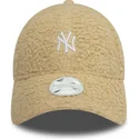 bezowa-regulowana-czapka-z-zakrzywionym-daszkiem-dla-kobiet-9forty-borg-new-york-yankees-mlb-new-era
