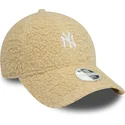 bezowa-regulowana-czapka-z-zakrzywionym-daszkiem-dla-kobiet-9forty-borg-new-york-yankees-mlb-od-new-era