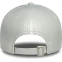 srebrna-regulowana-czapka-z-daszkiem-dla-kobiet-z-logo-new-york-yankees-mlb-9forty-midi-pu-od-new-era