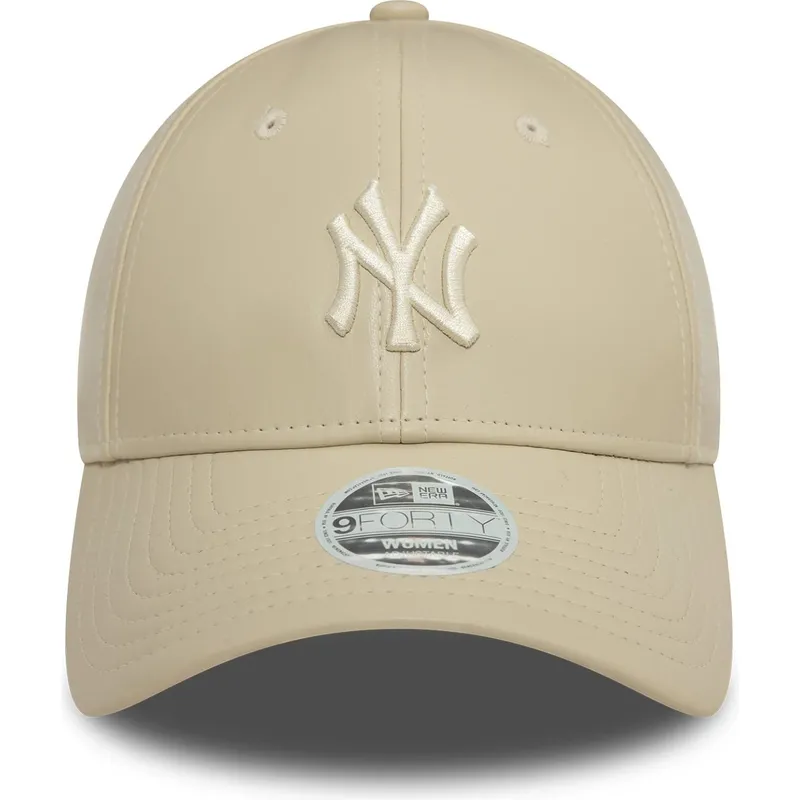 bezowa-regulowana-czapka-z-zakrzywionym-daszkiem-dla-kobiet-z-bezowym-logo-9forty-midi-pu-new-york-yankees-mlb-od-new-era