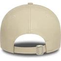 bezowa-regulowana-czapka-z-daszkiem-dla-kobiet-z-bezowym-logo-9forty-midi-pu-new-york-yankees-mlb-od-new-era