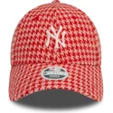 rozowa-regulowana-czapka-z-zakrzywionym-daszkiem-dla-kobiet-9forty-houndstooth-new-york-yankees-mlb-od-new-era