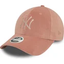 rozowa-regulowana-czapka-z-zakrzywionym-daszkiem-dla-kobiet-9forty-velour-diamante-new-york-yankees-mlb-new-era