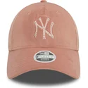 rozowa-regulowana-czapka-z-zakrzywionym-daszkiem-dla-kobiet-9forty-velour-diamante-new-york-yankees-mlb-new-era