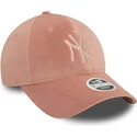 rozowa-regulowana-czapka-z-zakrzywionym-daszkiem-dla-kobiet-9forty-velour-diamante-new-york-yankees-mlb-new-era