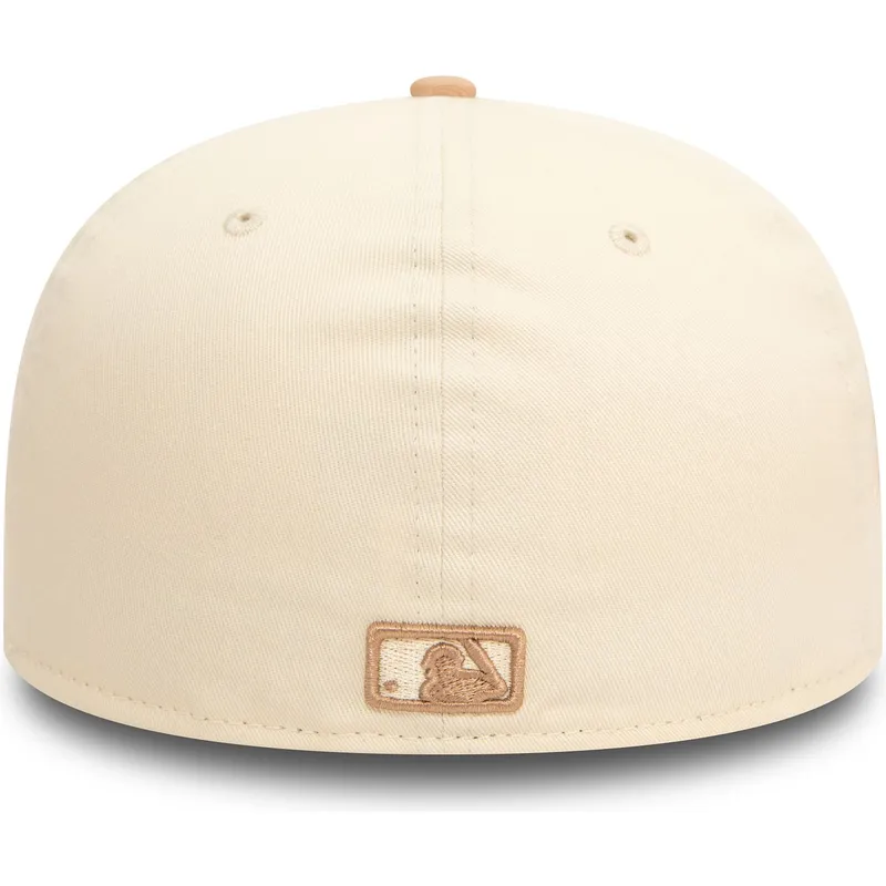 bezowo-brazowa-dopasowana-czapka-59fifty-z-boczna-naszywka-new-york-yankees-mlb-od-new-era