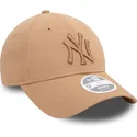 bezowa-czapka-z-zakrzywionym-daszkiem-regulowana-dla-kobiet-z-bezowym-logo-9forty-league-essential-new-york-yankees-mlb-od-new-e