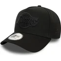 czarna-czapka-z-zakrzywionym-daszkiem-snapback-z-czarnym-logo-9forty-e-frame-monochrome-los-angeles-lakers-nba-od-new-era